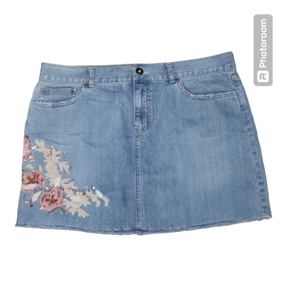 ๐Old navy velvet &โ embroidered floral pattern low rise Jean skirt